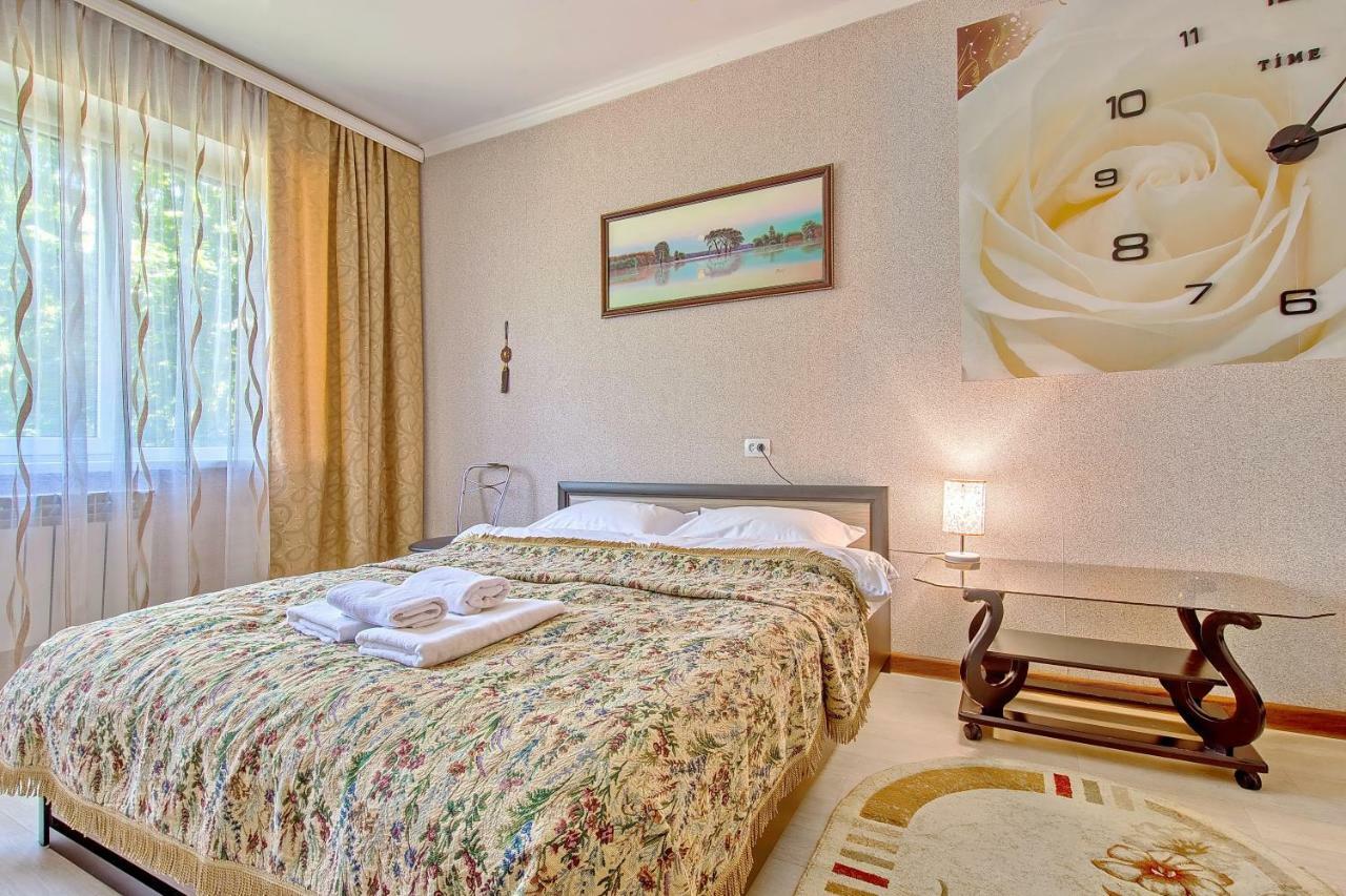 Cozy Apartment On Rozybakiev 145. Atakent Almaty Eksteriør billede